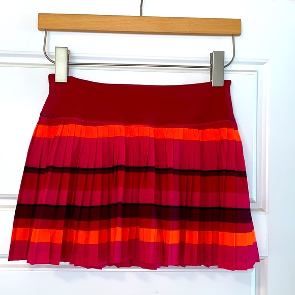 RARE LULULEMON SKORT! Get it before it is GONE!! Size 2 - Picture 2 of 9